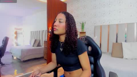 Snapshot of daphnne_tay chatting on 09-19-25, 03:08 dhapnne online show from 09-19-25, 03:08