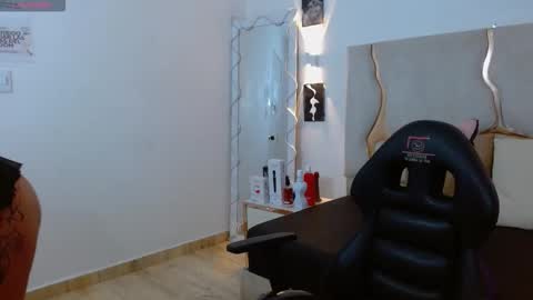 Snapshot of daphnne_tay chatting on 09-23-25, 03:42 dhapnne online show from 09-23-25, 03:42