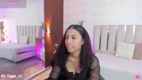 Snapshot of daphnne_tay chatting on 09-28-25, 03:23 dhapnne online show from 09-28-25, 03:23