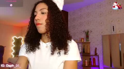 Snapshot of daphnne_tay chatting on 11-09-25, 03:38 dhapnne online show from 11-09-25, 03:38