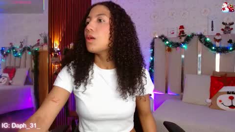 Snapshot of daphnne_tay chatting on 12-03-25, 03:36 dhapnne online show from 12-03-25, 03:36