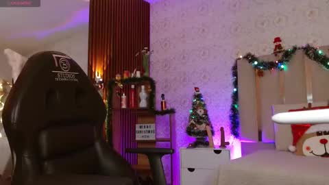 Snapshot of daphnne_tay chatting on 12-05-25, 03:48 dhapnne online show from 12-05-25, 03:48