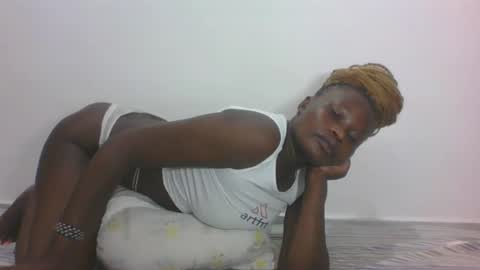 Snapshot of darberry21 chatting on 06-14-26, 04:58 ESTHER online show from 06-14-26, 04:58