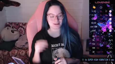 Snapshot of darcyie1ove chatting on 01-07-25, 06:56 Darcy online show from 01-07-25, 06:56