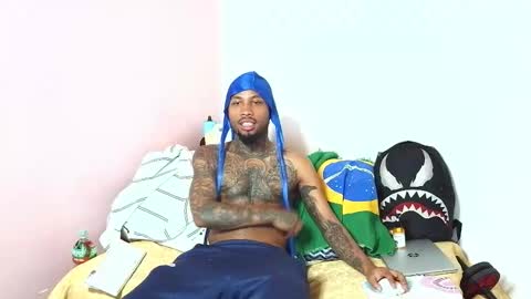 Snapshot of darent2210 chatting on 02-19-26, 06:37 breiner online show from 02-19-26, 06:37