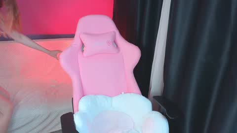 Snapshot of daria_rain chatting on 12-11-24, 02:52 Daria ---- online show from 12-11-24, 02:52