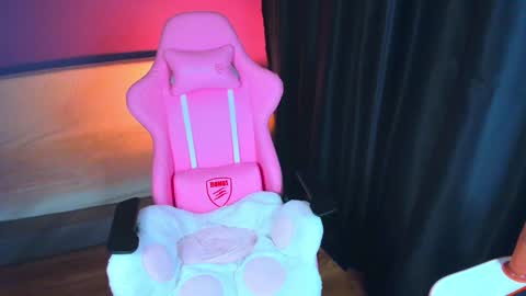 Snapshot of daria_rain chatting on 01-05-25, 10:21 Daria ---- online show from 01-05-25, 10:21