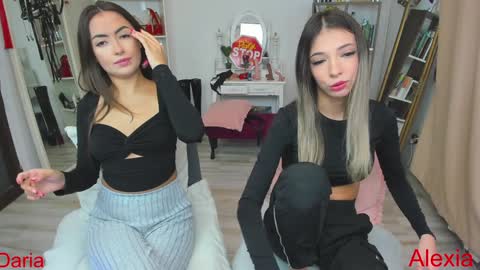 Snapshot of dariaa_doll chatting on 12-17-24, 11:39 Daria online show from 12-17-24, 11:39