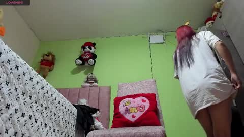 Snapshot of dariana_hot chatting on 12-17-25, 01:17 dariana_hot online show from 12-17-25, 01:17