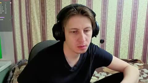 Snapshot of darienlarge chatting on 12-18-25, 02:28 darienlarge online show from 12-18-25, 02:28