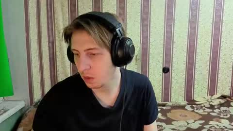 Snapshot of darienlarge chatting on 12-19-25, 05:03 darienlarge online show from 12-19-25, 05:03