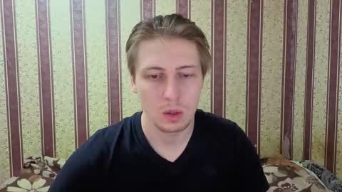 Snapshot of darienlarge chatting on 12-21-25, 10:33 darienlarge online show from 12-21-25, 10:33