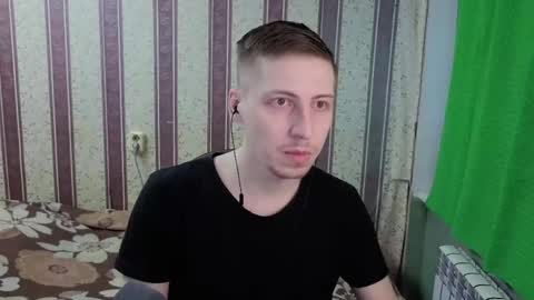 Snapshot of darienlarge chatting on 05-15-26, 12:12 darienlarge online show from 05-15-26, 12:12