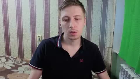 Snapshot of darienlarge chatting on 06-19-26, 02:27 darienlarge online show from 06-19-26, 02:27