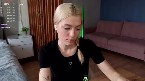 Snapshot of darilboom chatting on 03-12-26, 12:44 darilboom online show from 03-12-26, 12:44