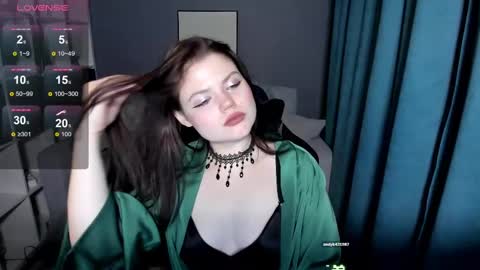 Snapshot of darina_wilson chatting on 01-06-25, 12:05 Dari the it woman online show from 01-06-25, 12:05