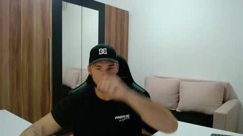 darius_94 online show from 11-27-25, 04:42