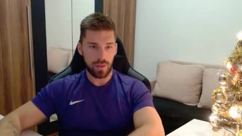 darius_94 online show from 12-02-25, 05:24