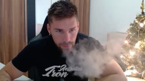 darius_94 online show from 12-22-25, 11:18