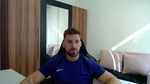 darius_94 online show from 05-19-26, 06:09