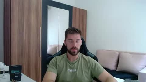 darius_94 online show from 07-21-26, 06:16