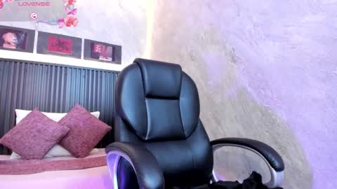 Dark online show from 09-16-25, 12:28