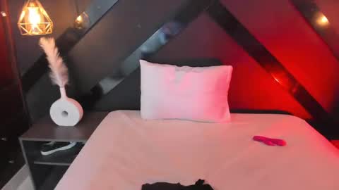 M I K A E L A online show from 01-08-25, 09:55