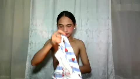 Snapshot of dark_hurohuro19 chatting on 12-11-24, 01:58 LIANNA online show from 12-11-24, 01:58