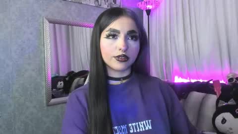 Snapshot of darki_shine_ chatting on 11-22-25, 04:22 cleitlin vinson online show from 11-22-25, 04:22