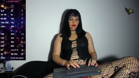 Snapshot of darkling_b chatting on 12-18-24, 06:53 Camila online show from 12-18-24, 06:53