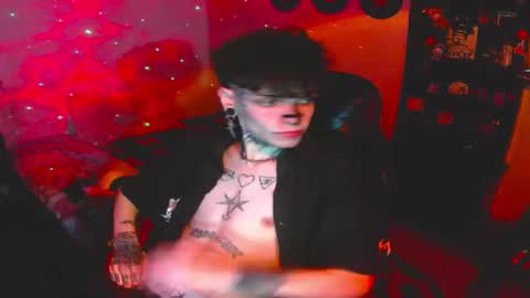 Snapshot of darkness_prince_x chatting on 10-14-25, 04:35 online show from 10-14-25, 04:35