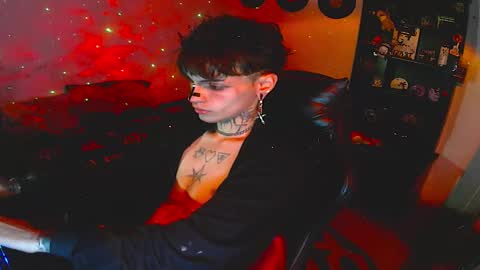 Snapshot of darkness_prince_x chatting on 10-20-25, 07:20 online show from 10-20-25, 07:20