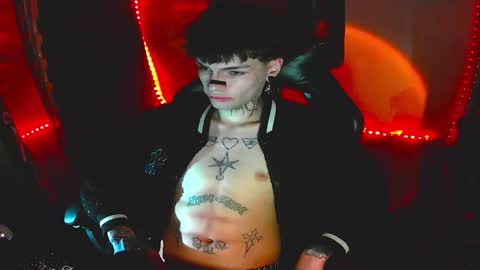 Snapshot of darkness_prince_x chatting on 12-15-25, 07:34 online show from 12-15-25, 07:34