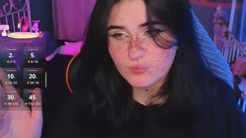 Snapshot of darksh1ne chatting on 11-20-25, 06:35 Shine online show from 11-20-25, 06:35