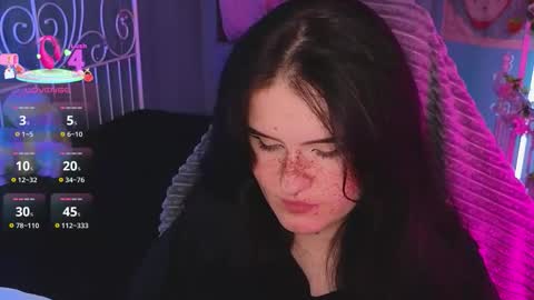 Snapshot of darksh1ne chatting on 11-30-25, 08:46 Shine online show from 11-30-25, 08:46