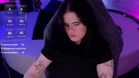 Snapshot of darksh1ne chatting on 12-14-25, 11:31 Shine online show from 12-14-25, 11:31