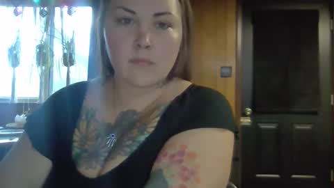 Snapshot of darkstardaisy chatting on 10-22-25, 09:36 Daisy online show from 10-22-25, 09:36
