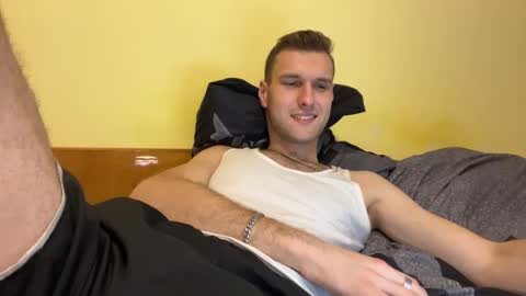 Snapshot of darktempt_ chatting on 11-25-25, 08:31 Nick online show from 11-25-25, 08:31