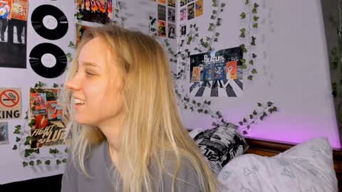 lina online show from 12-12-24, 09:04