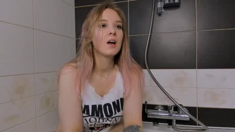 lina online show from 01-07-25, 08:42