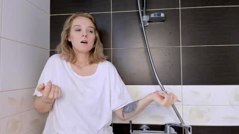 lina online show from 01-24-25, 08:32