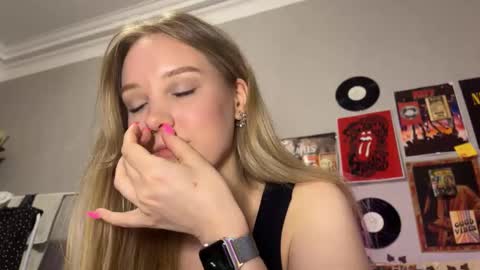 lina online show from 09-11-25, 10:21