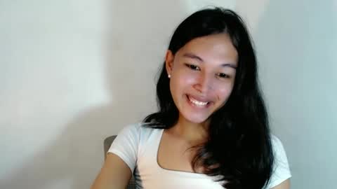 Snapshot of darling_sweetheartxx chatting on 09-21-25, 04:30 YOUR ATHENA online show from 09-21-25, 04:30