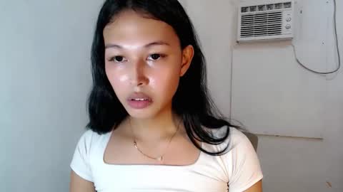 Snapshot of darling_sweetheartxx chatting on 10-28-25, 04:53 YOUR ATHENA online show from 10-28-25, 04:53