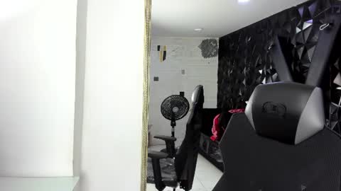Snapshot of darlingbdsm_ chatting on 06-17-26, 12:40 Darling online show from 06-17-26, 12:40