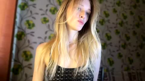 Snapshot of darlingdarinka chatting on 03-01-26, 05:42 D online show from 03-01-26, 05:42