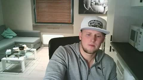 Snapshot of dartanjanas chatting on 11-04-25, 05:23 Dario online show from 11-04-25, 05:23