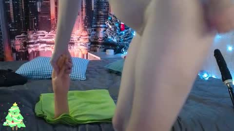 Snapshot of dashahart chatting on 12-16-25, 06:35 DashaHart online show from 12-16-25, 06:35