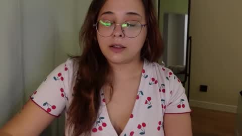 Snapshot of dashaprivet chatting on 11-25-25, 10:26 dashaprivet online show from 11-25-25, 10:26