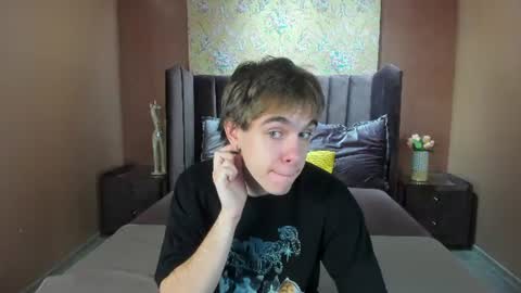 Snapshot of davebevy chatting on 06-11-26, 07:45 Dave online show from 06-11-26, 07:45